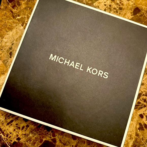 Michael Kors Accessories - NIB MICHAEL KORS 4-In-1 Logo Belt Box Set